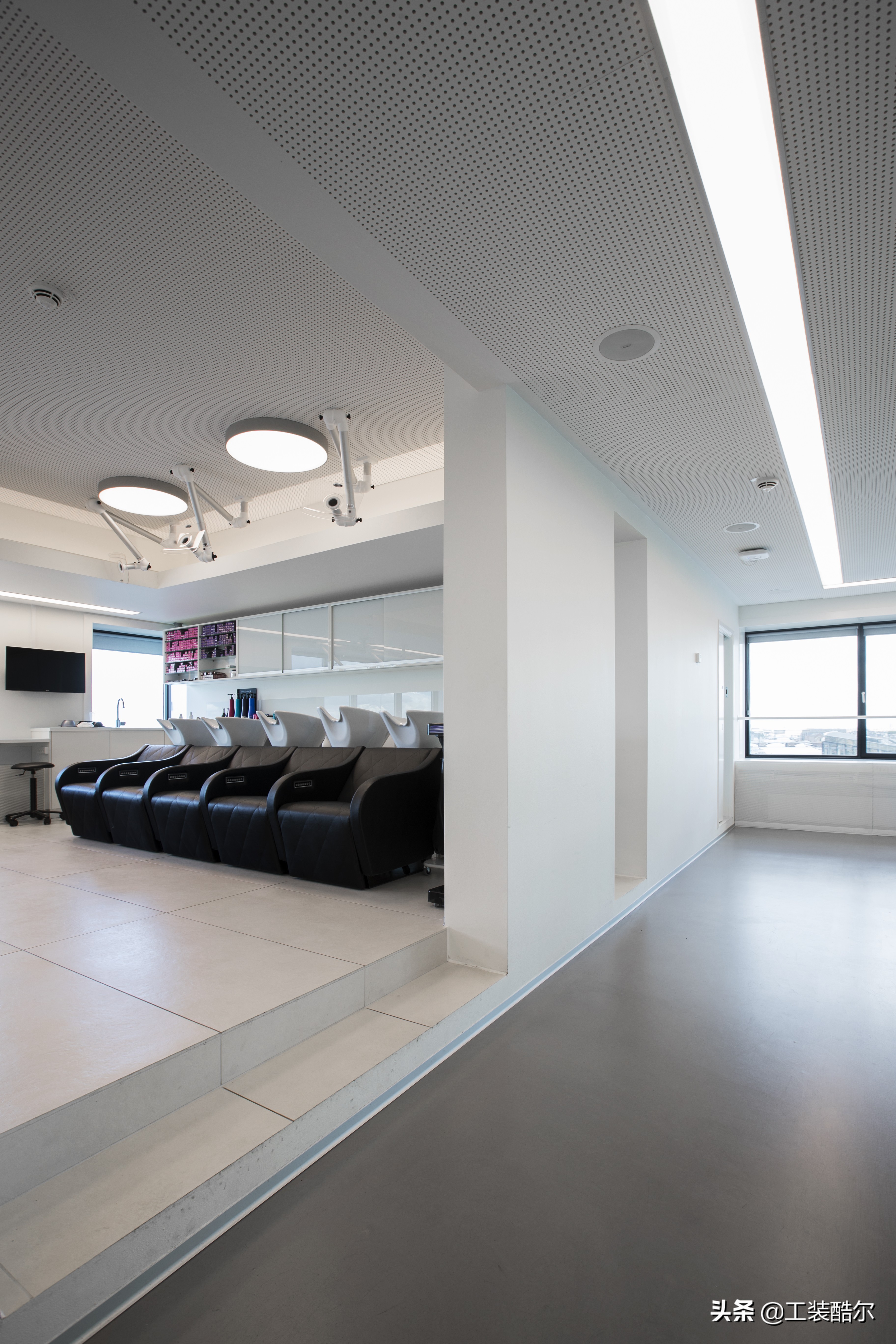 欧莱雅loreal嗨企专卖店橱窗,巴黎欧莱雅loreal