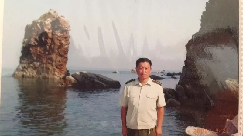 八一建军节向警营中的转业军人致敬