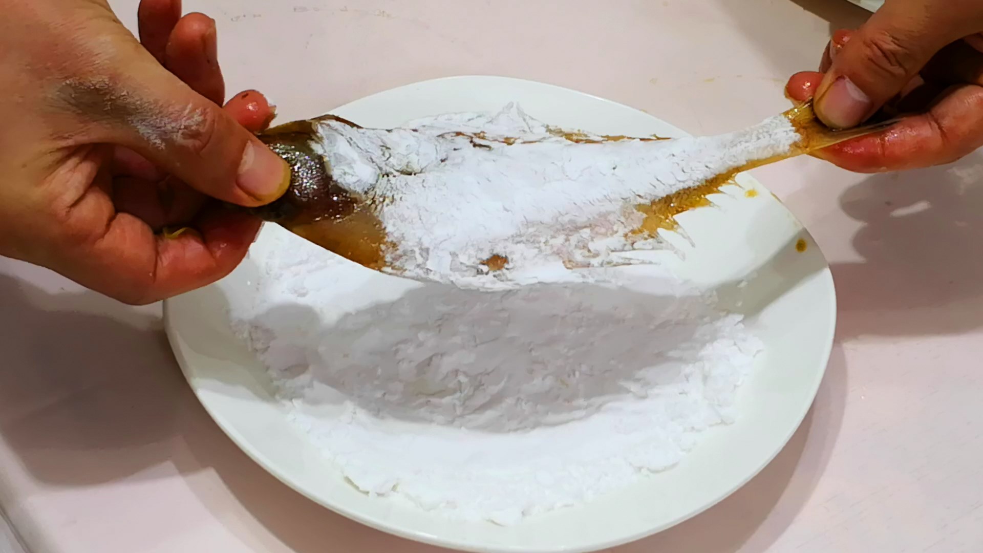 如何炸鱼炸得又酥又脆,炸鱼要怎么炸才会又酥又脆