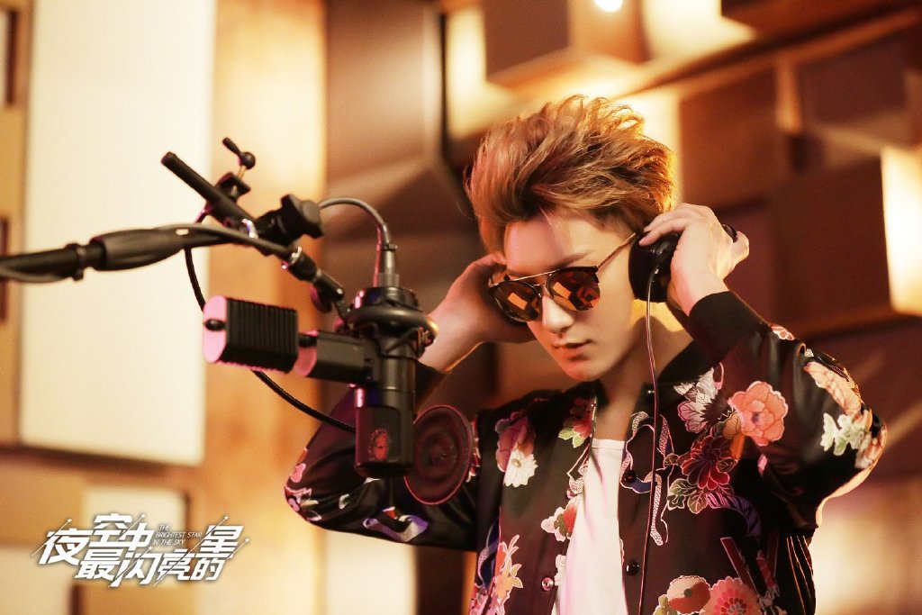 夜空中最闪亮的星：展现“黄子韬式”真实娱乐圈