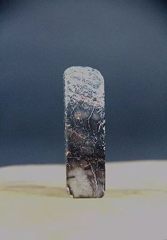 你一定没见过的广应寺坪石，样子俨然如古玉