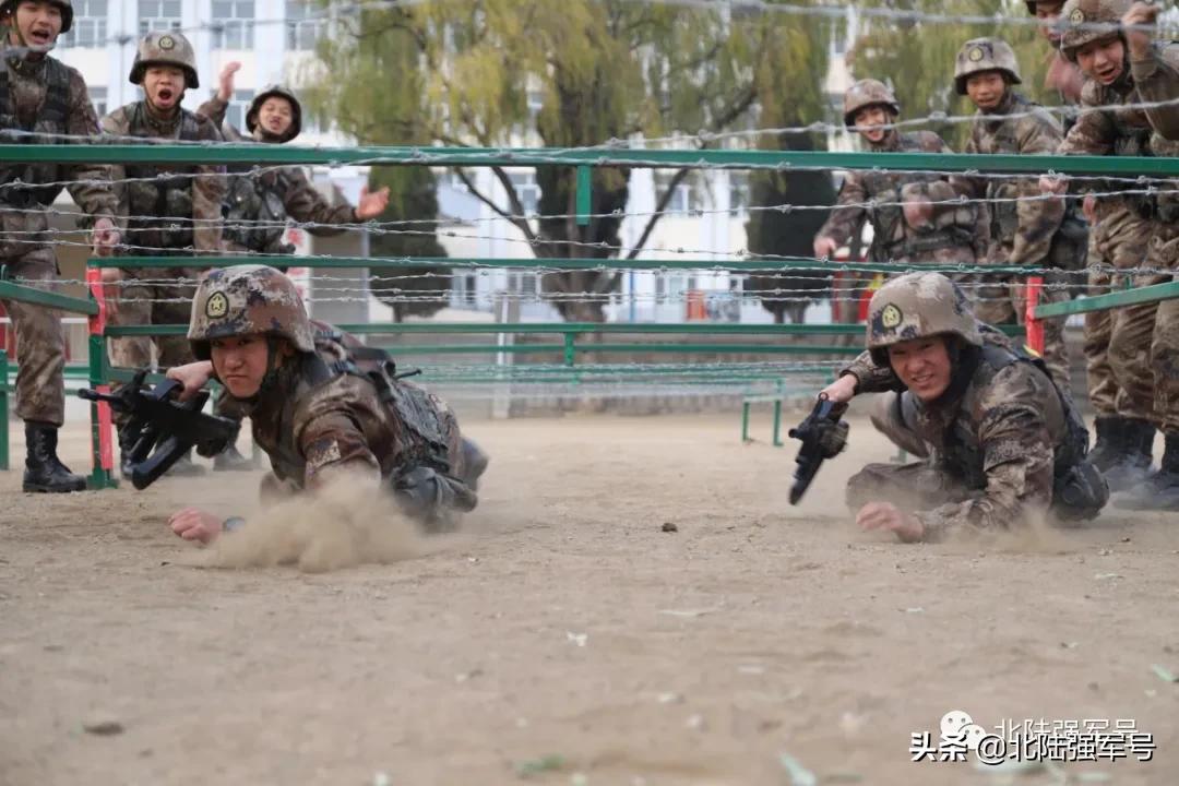 军营里的双胞胎兄弟,双胞胎兄弟真假教官