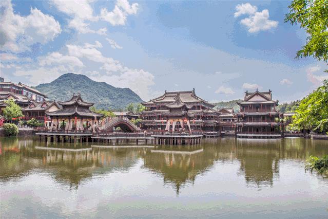 从张家港到上海坐车怎么去划算点,从张家港去苏州怎么坐车