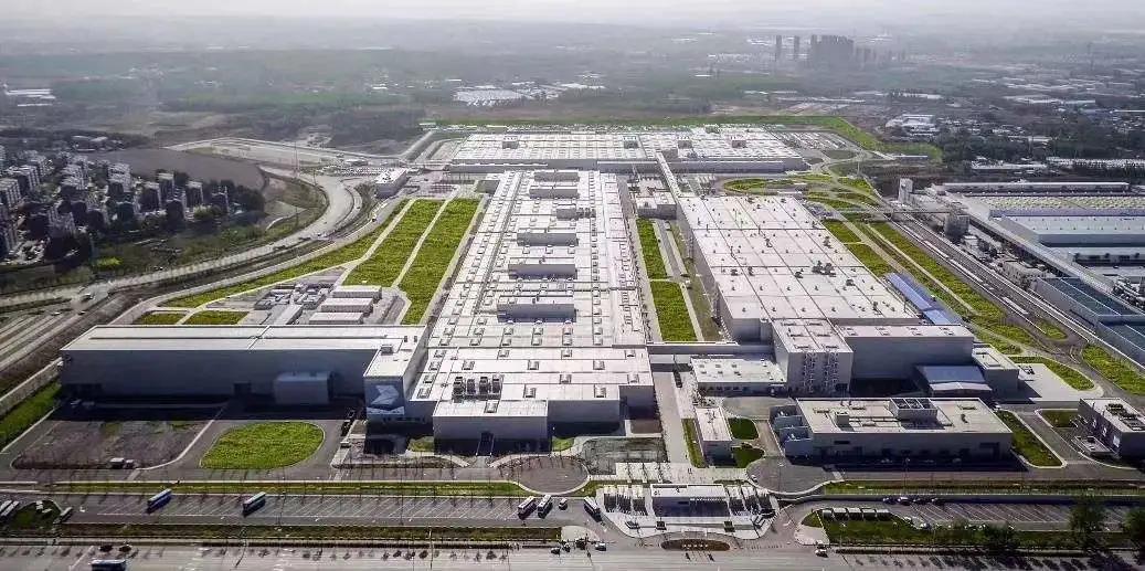 日本墓碑断货，新娘没婚纱穿，谁在为断供的“中国制造”买单？