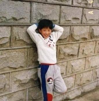 井柏然:单亲家庭长大的他,如今凭什么混的风生水起