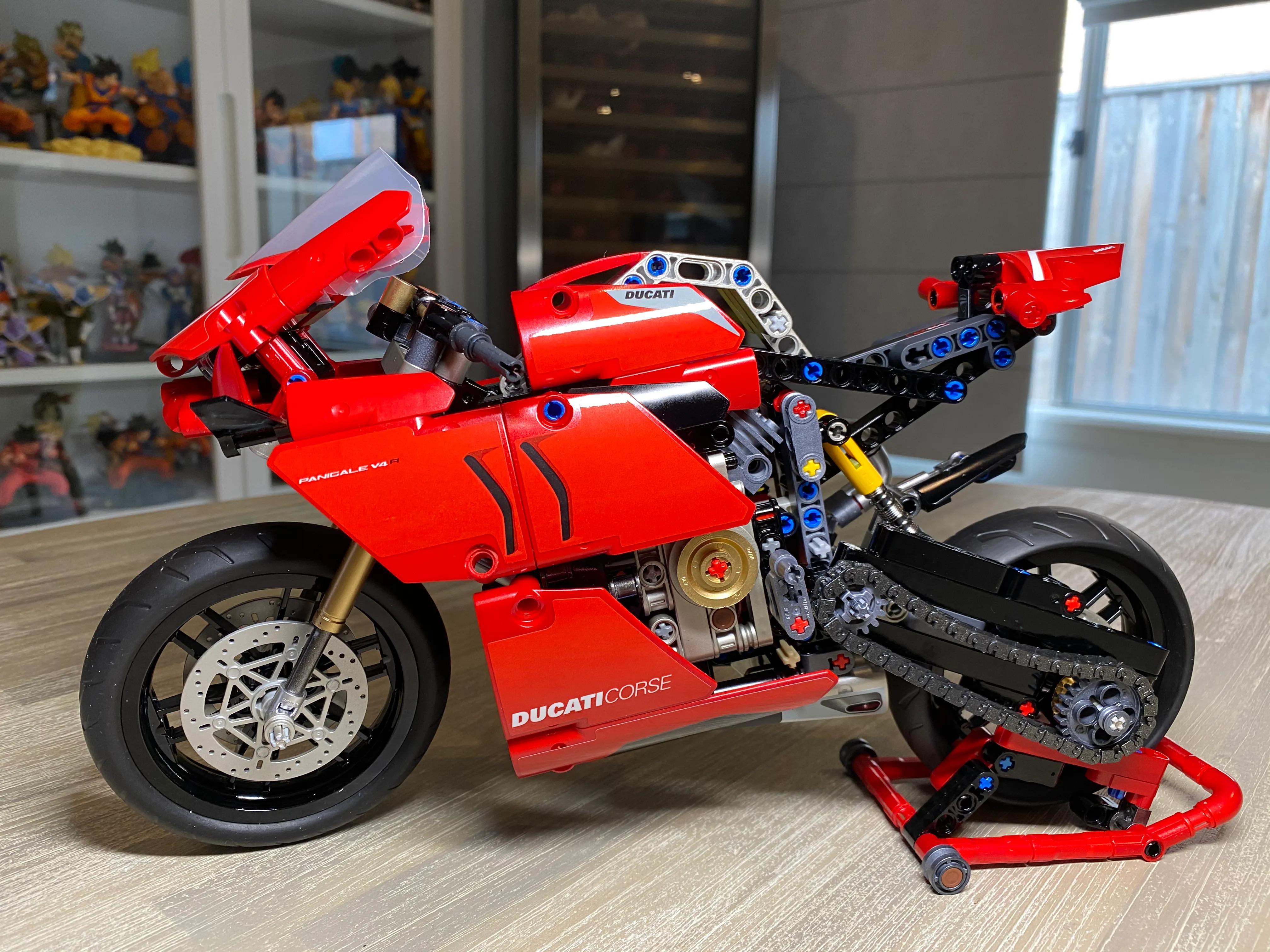 乐高杜卡迪摩托车 (乐高杜卡迪有贴纸吗)