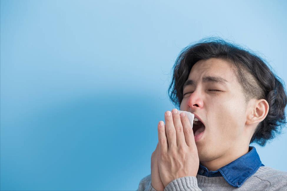打个喷嚏也得憋回去,打个喷嚏有多大的威力