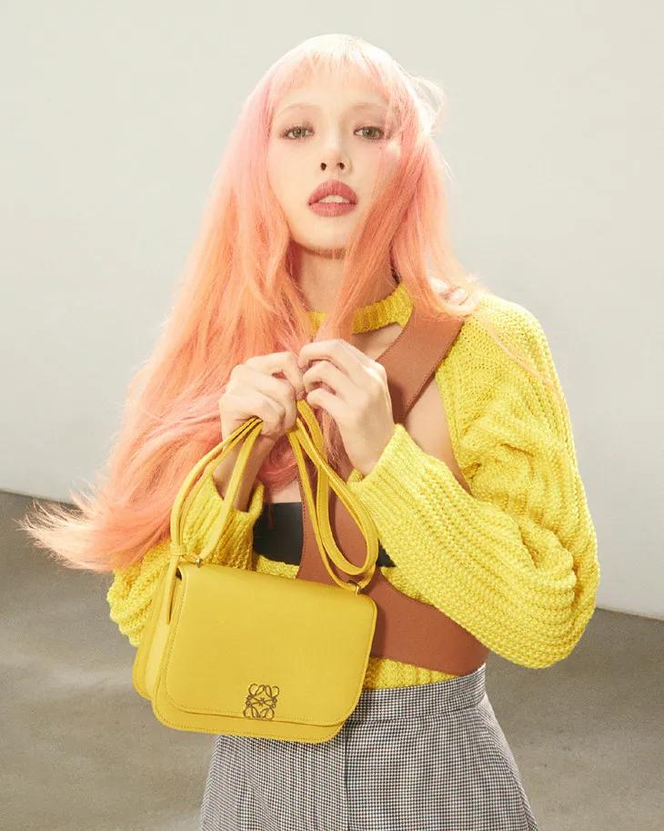 三里屯偶遇大幂幂,杨幂和闺蜜在三里屯逛街遭搭讪