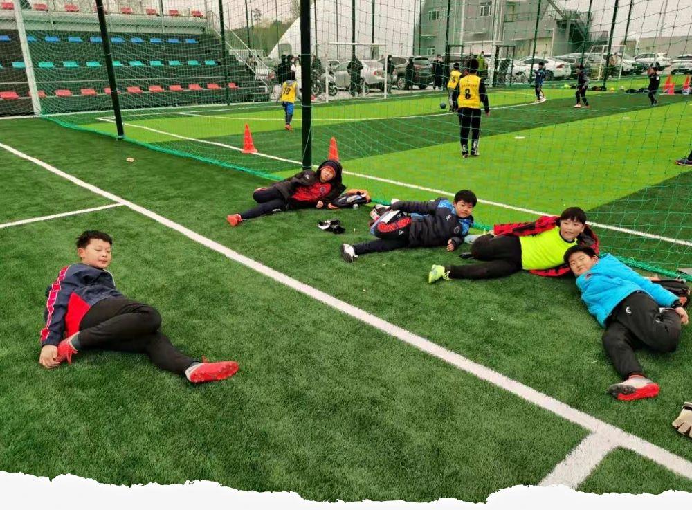 用奔跑见证前行,用拼搏的汗水挥洒赛场证明实力