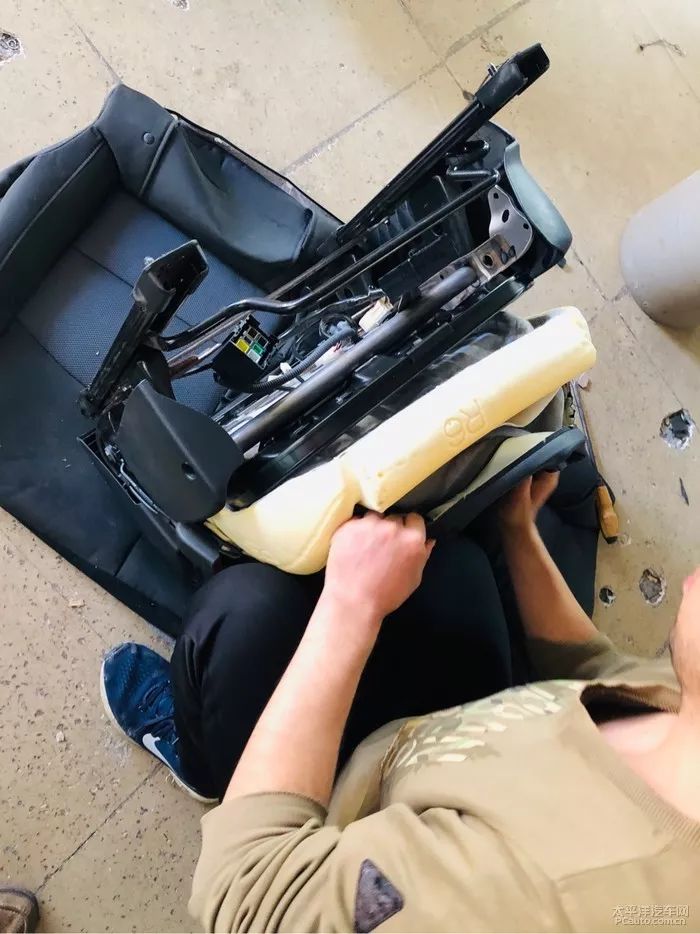 真皮座椅破了一点皮还在上面,汽车真皮座椅破了如何修复