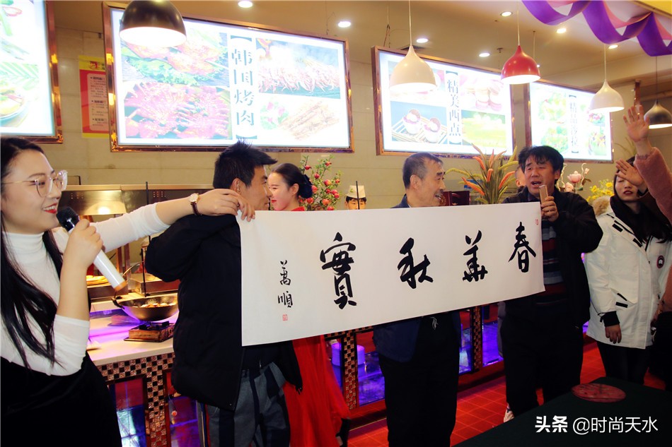 天水“轮胎哥”出发*藏西**,金龙大酒店携媒体、粉丝送上祝愿