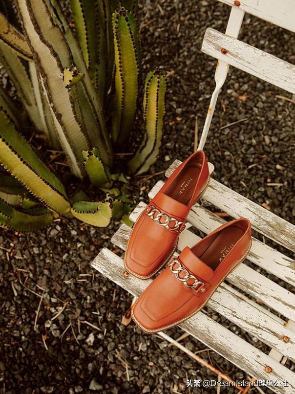 街拍白色乐福鞋,达妹街拍图文