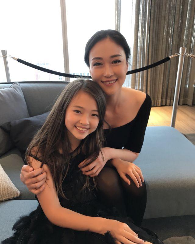 blackpink领奖看ellagross跳舞,blackpink小师妹唱歌