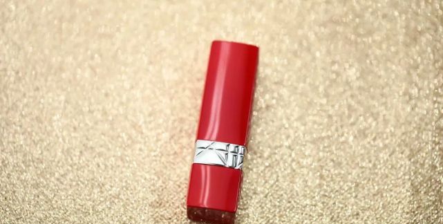 买支口红几百块还说色号不对,买口红被专柜推荐色号忽悠了