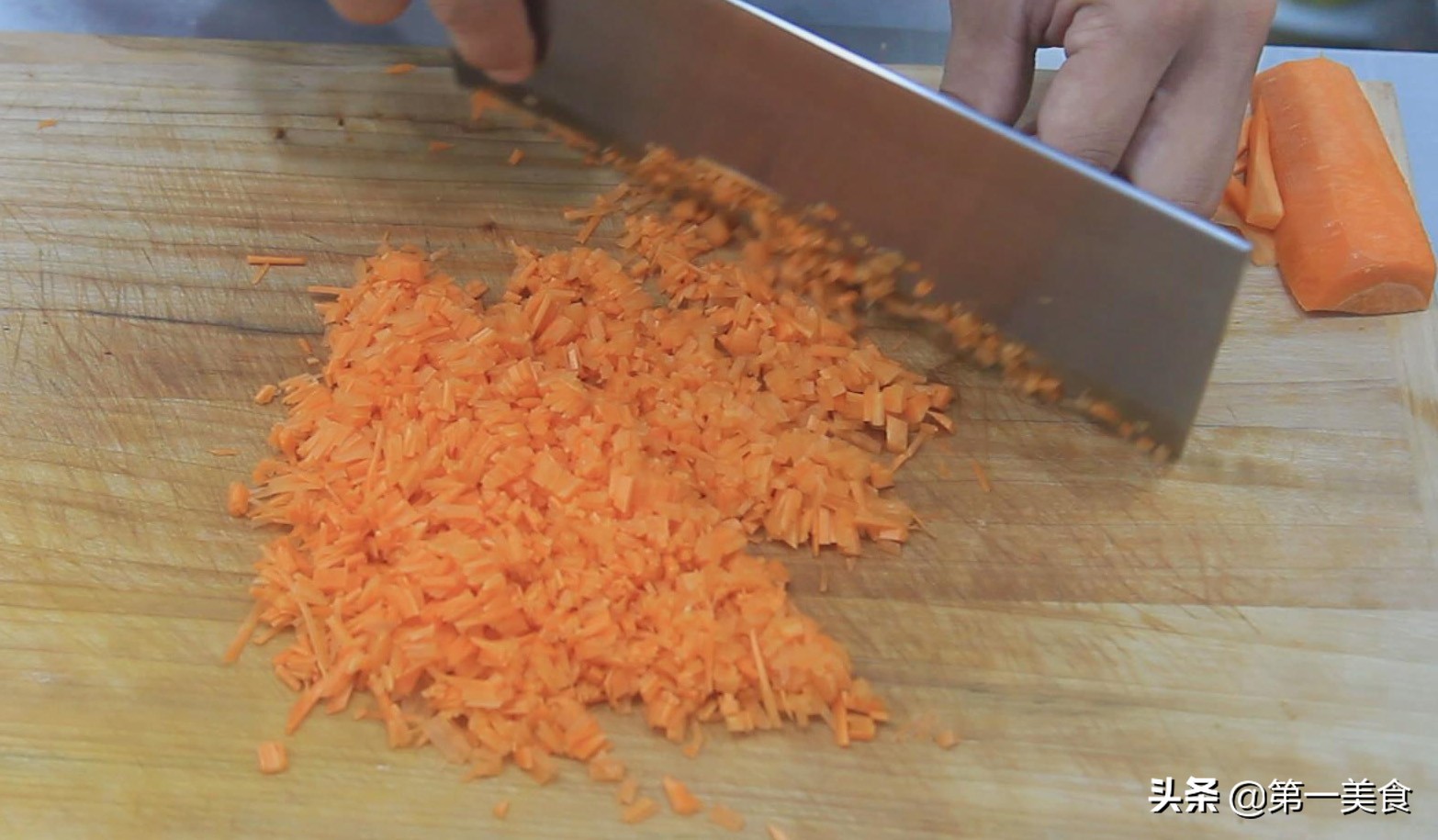 面点师麦穗水饺的包法,麦穗包子的捏法慢动作视频