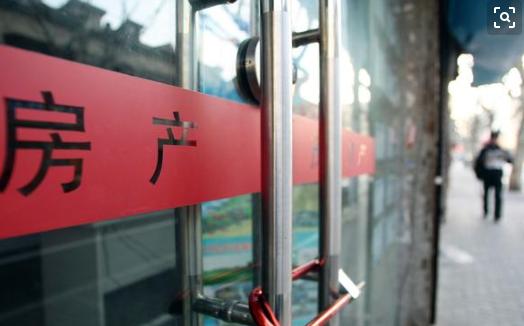 买房是直接去售楼部还是找中介呢,买房直接去售楼部还是找中介跟团