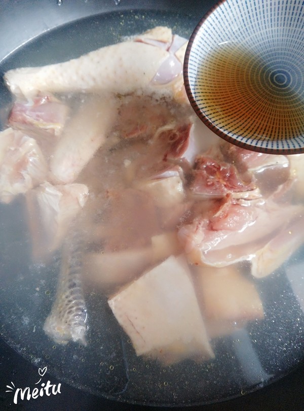 鸡汤不焯水怎么炖出来鲜亮,熬鸡汤要不要焯水