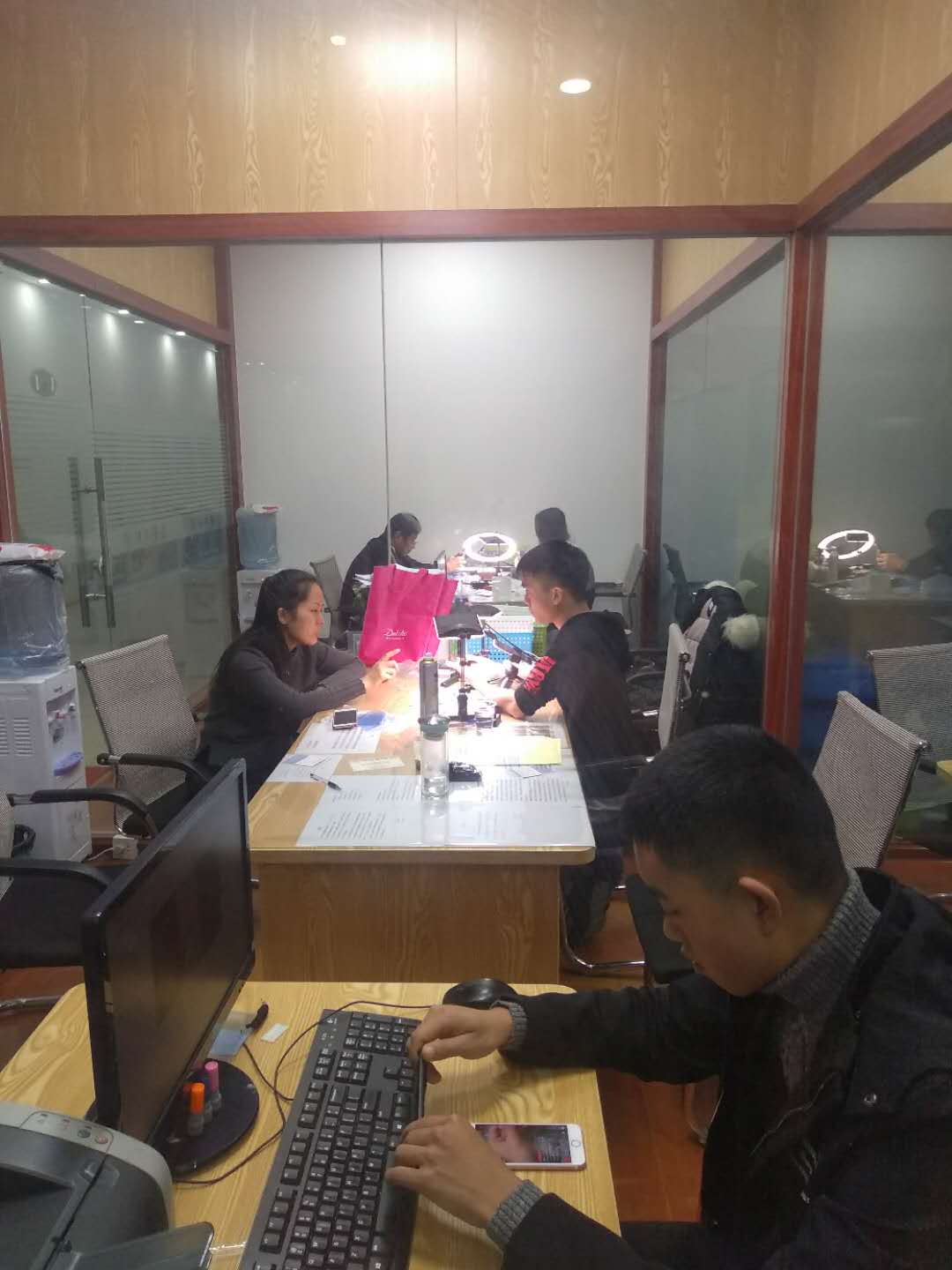 和田玉与天然翡翠,《一半海水一半火焰》