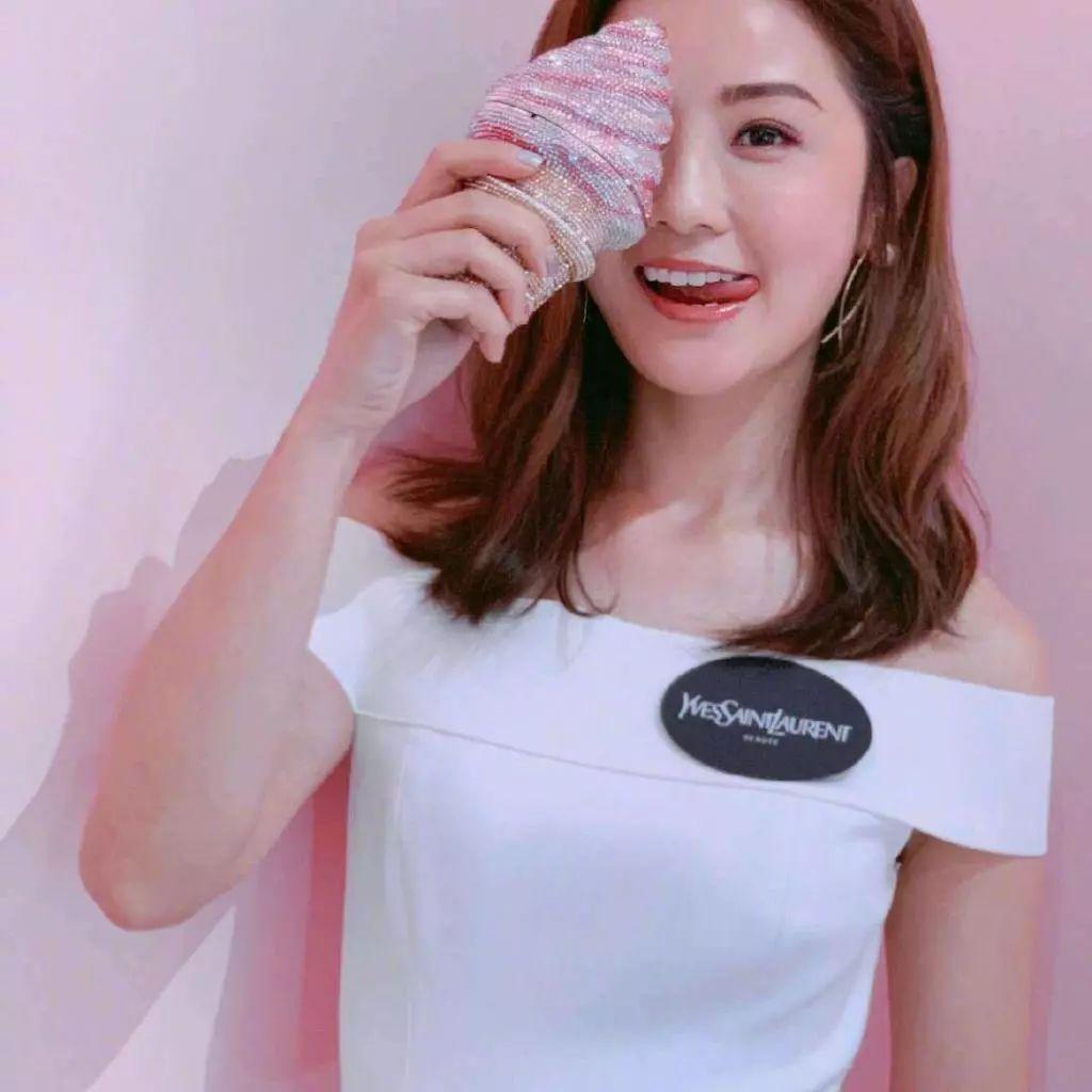 阿Sa半裸出境，身材竟无可挑剔！