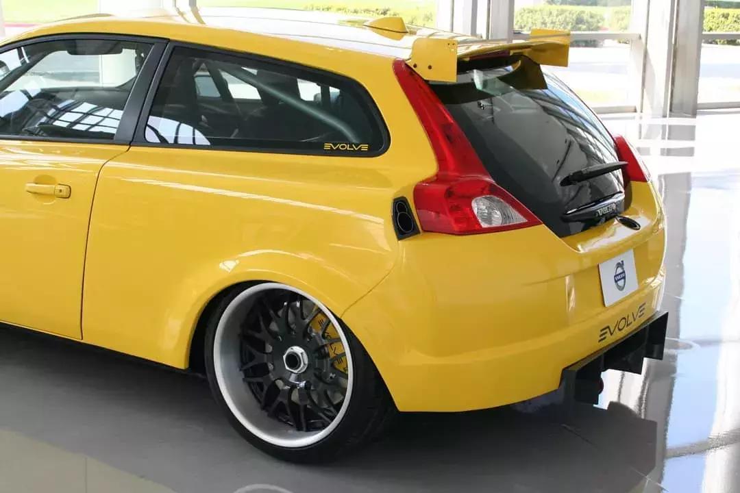 沃尔沃曾经最便宜又独特的双门车C30,没想到竟改装出如此姿态