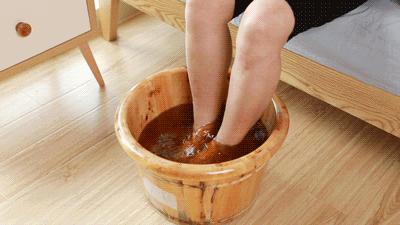 秋天泡脚养生有重点,泡脚修脚秋季养生