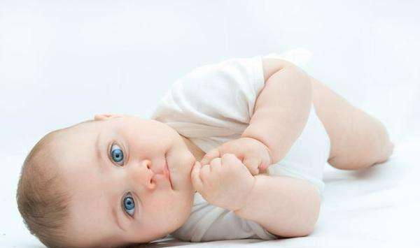 宝宝会翻身了需要防止什么,宝宝不会翻身怎么办7个方法