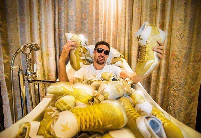 NBA走过73年历史,而篮球鞋变化也是天翻地覆!耐克靠乔丹成霸主