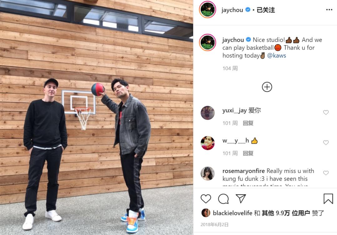 周杰伦发狗照片,周杰伦穿的彩虹鞋