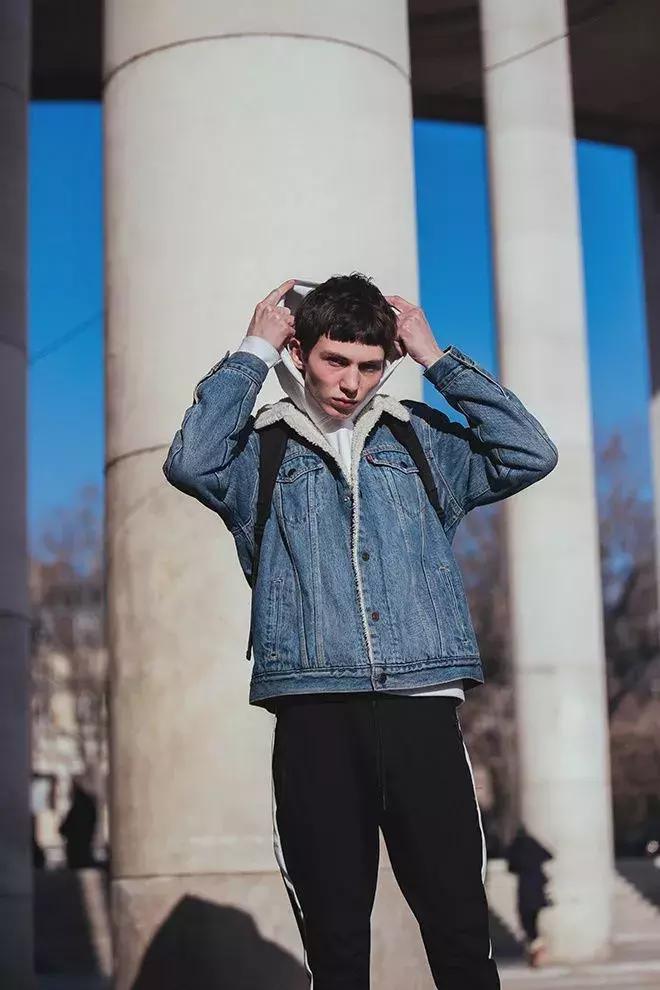 男生牛仔夹克穿搭推荐,男牛仔夹克外套穿搭技巧