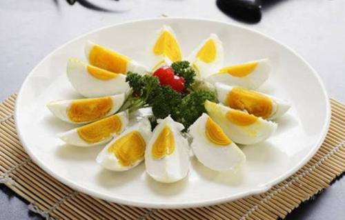 咸鸡蛋的腌制方法和储存方法,咸鸡蛋最快出油的腌制方法