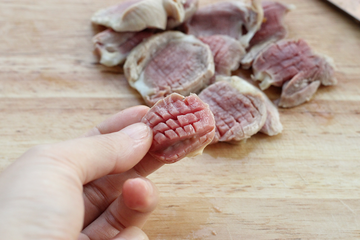 炒鸡胗的正确方法视频,鸡胗花刀刀工切法大全视频