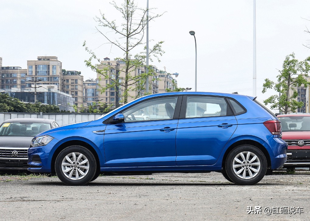 9万多的大众polo，省油耐用又保值，日常代步足够，适合年轻人
