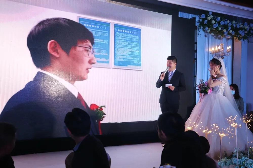 昨天，泰州这个地方举行了一场婚礼，新郎却始终没有出现……