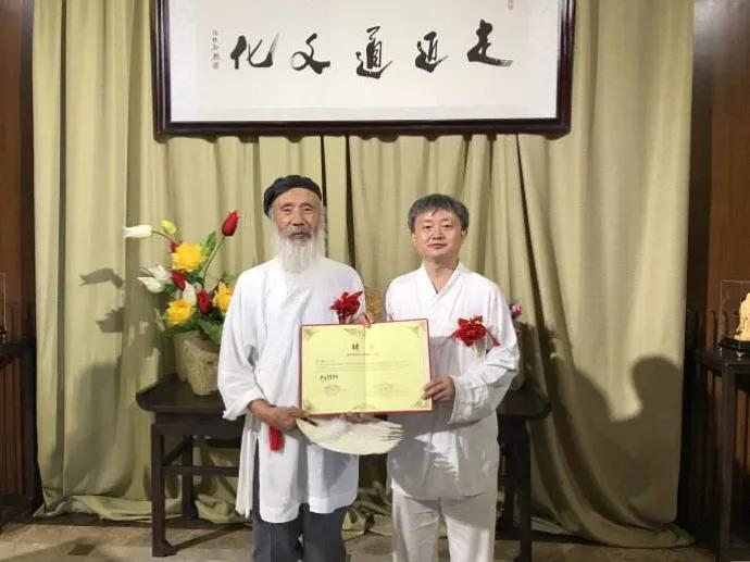 李醉：清到十分寒满地始知明月是前身