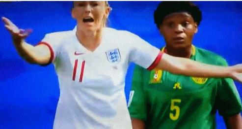 女足世界杯丑陋一幕！非洲弱旅输不起，推中国裁判+朝对手吐口水