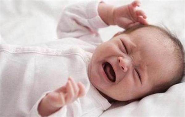 宝贝抓耳朵什么原因,儿童抓耳朵是什么原因