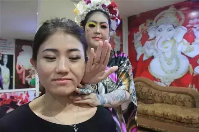 泰国女孩沉迷挨揍，揍得越狠越漂亮