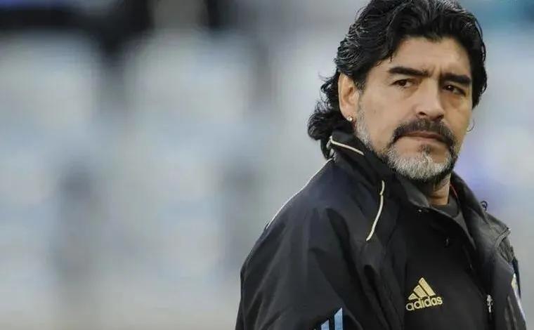 马拉多纳效力于意大利哪支俱乐部,阿根廷布宜诺斯艾利斯马拉多纳