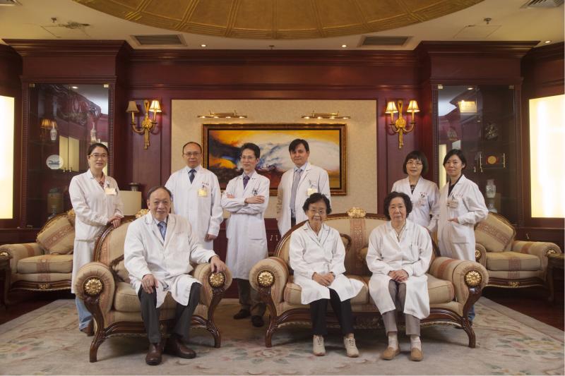 张文宏翁心华,张文宏华山医院感染科