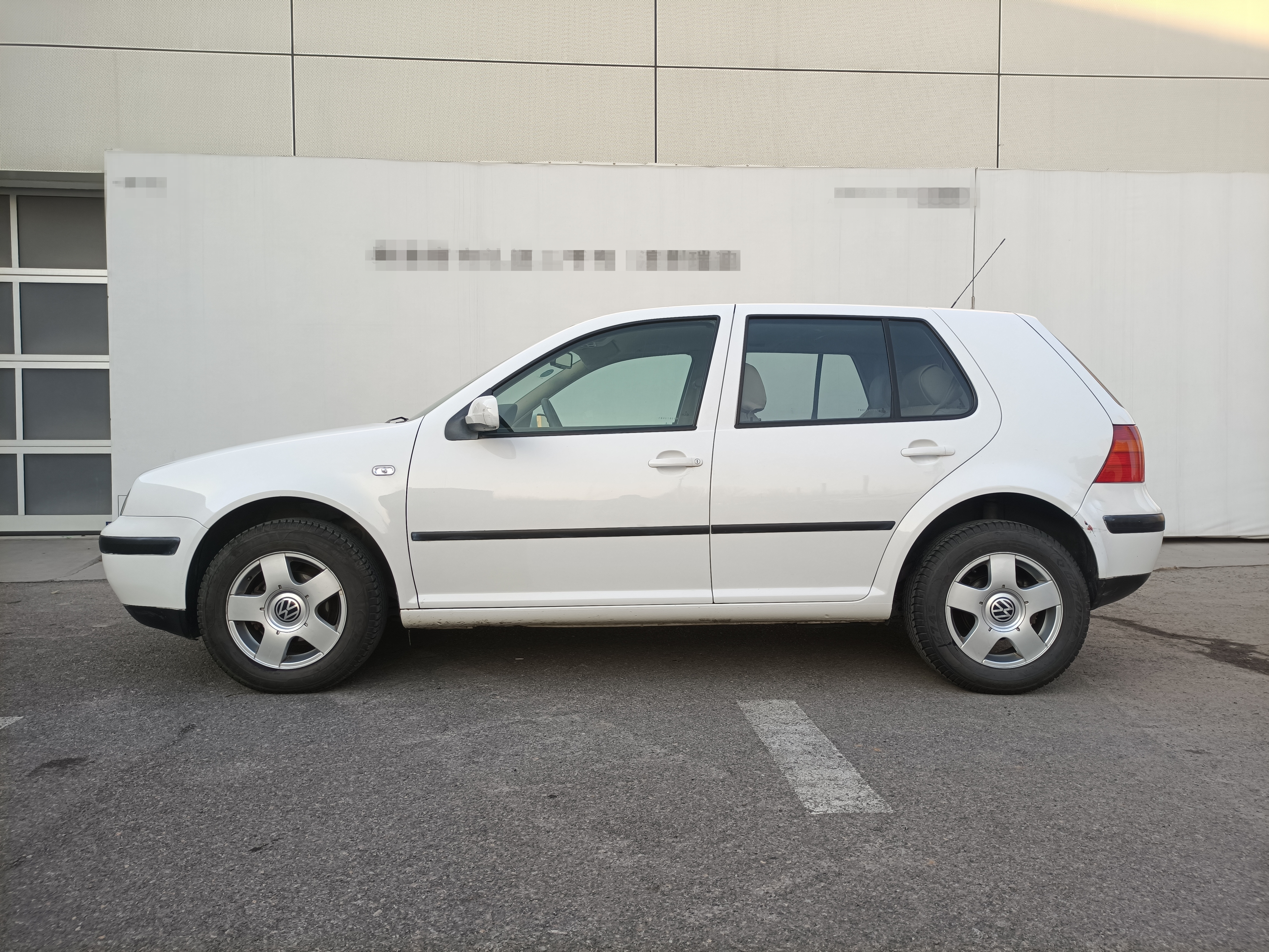 买高尔夫几代性价比高,买个二手高尔夫保值吗