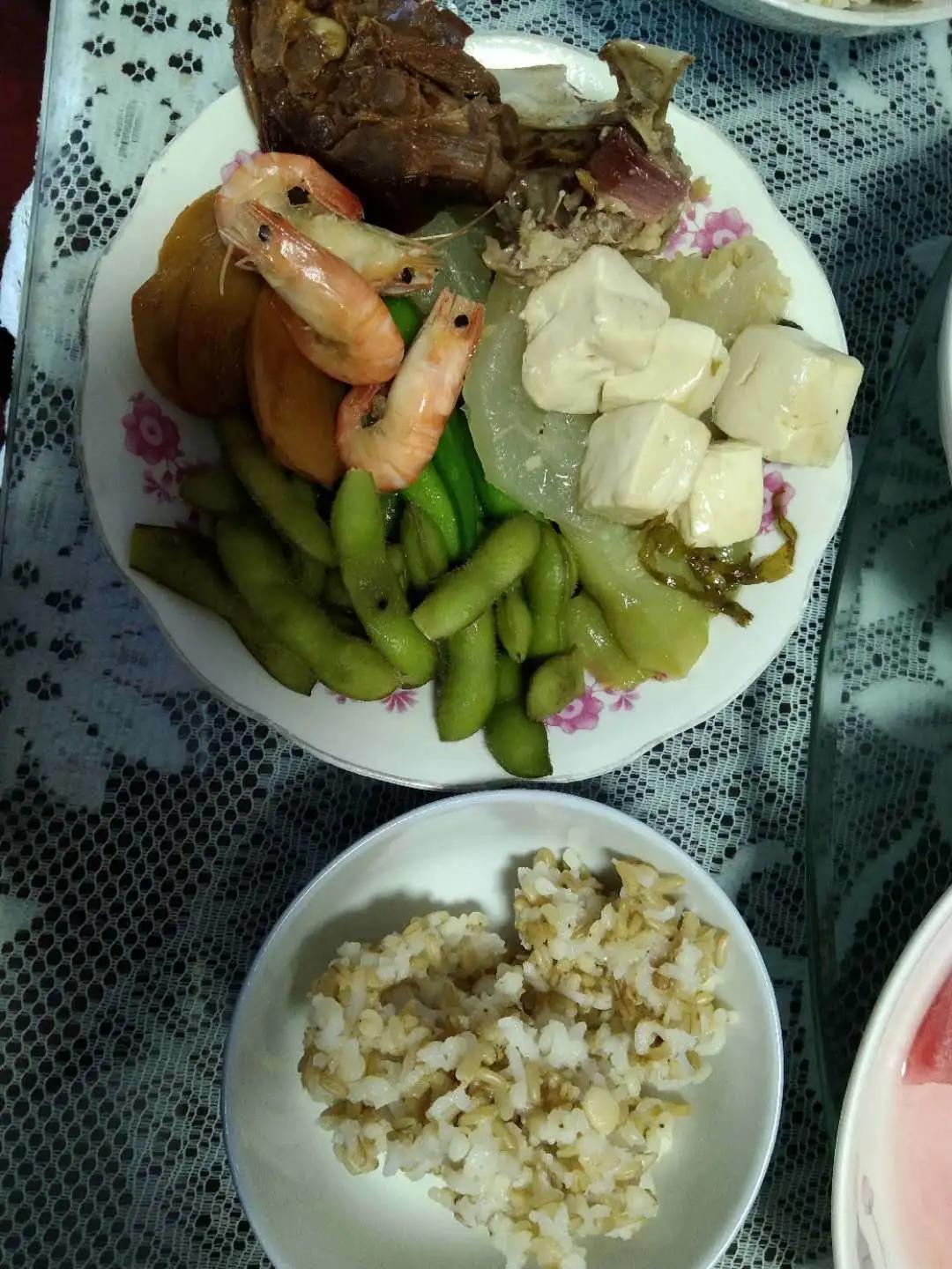 90后美工加班眼睛出现白色分泌物，一测血糖居然高达20.5