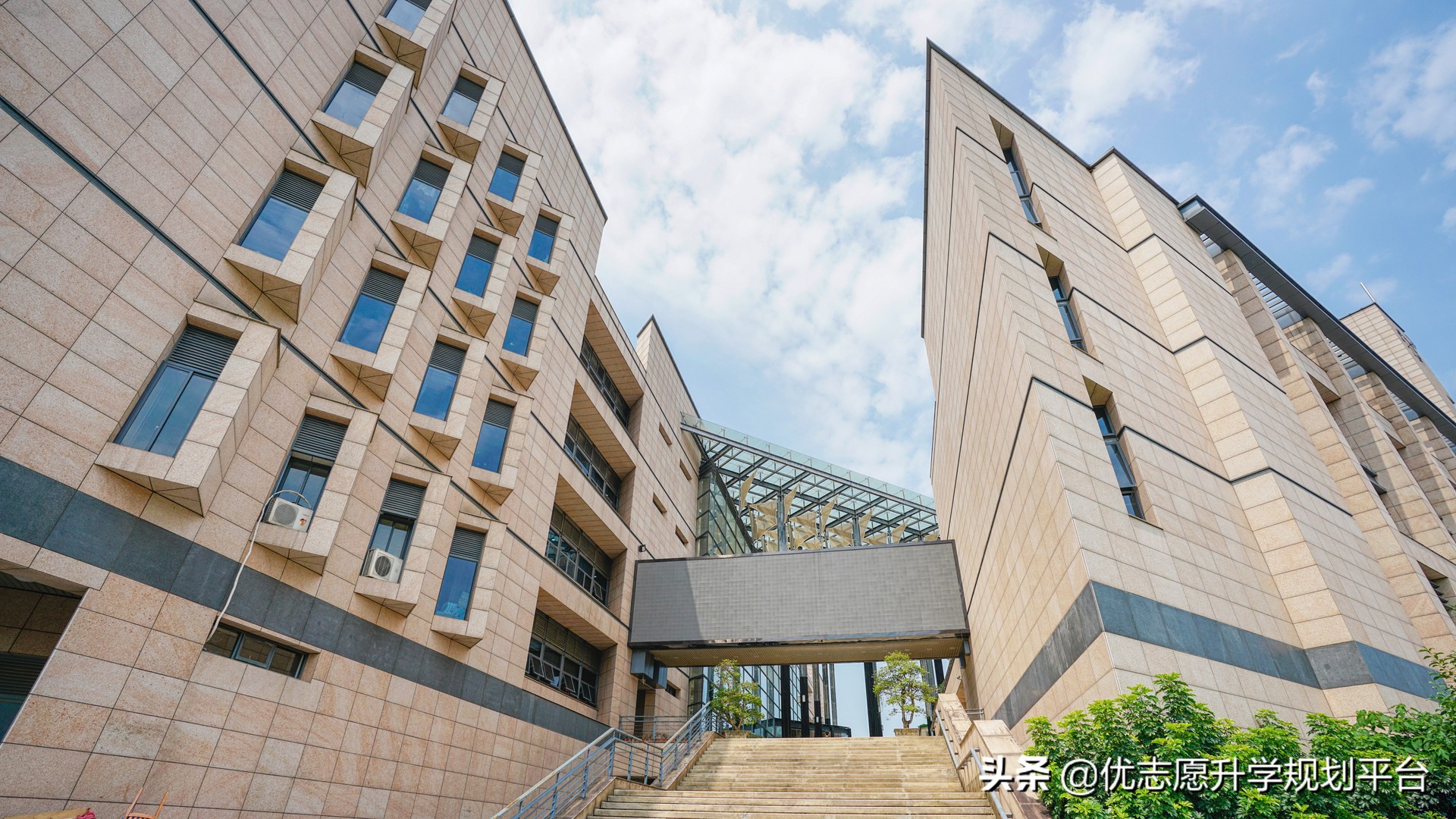 福州大学211好考吗,福州大学理科是不是比厦门大学好