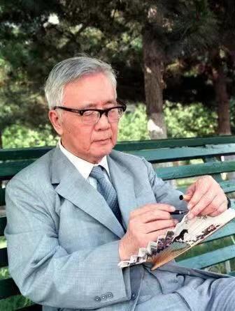 华罗庚读完《七律和郭沫若同志》，给毛主席写信：勤学毛著脱旧胎