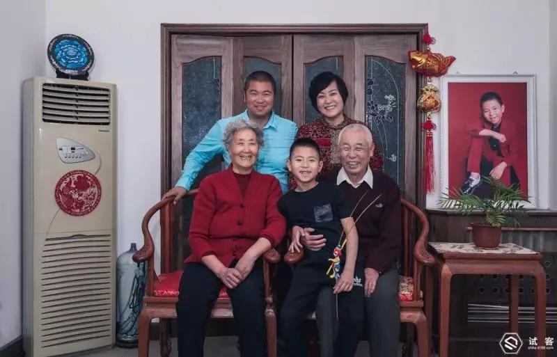 横向新春全家福照片模板直接套用,2022年新春全家福拍摄方案