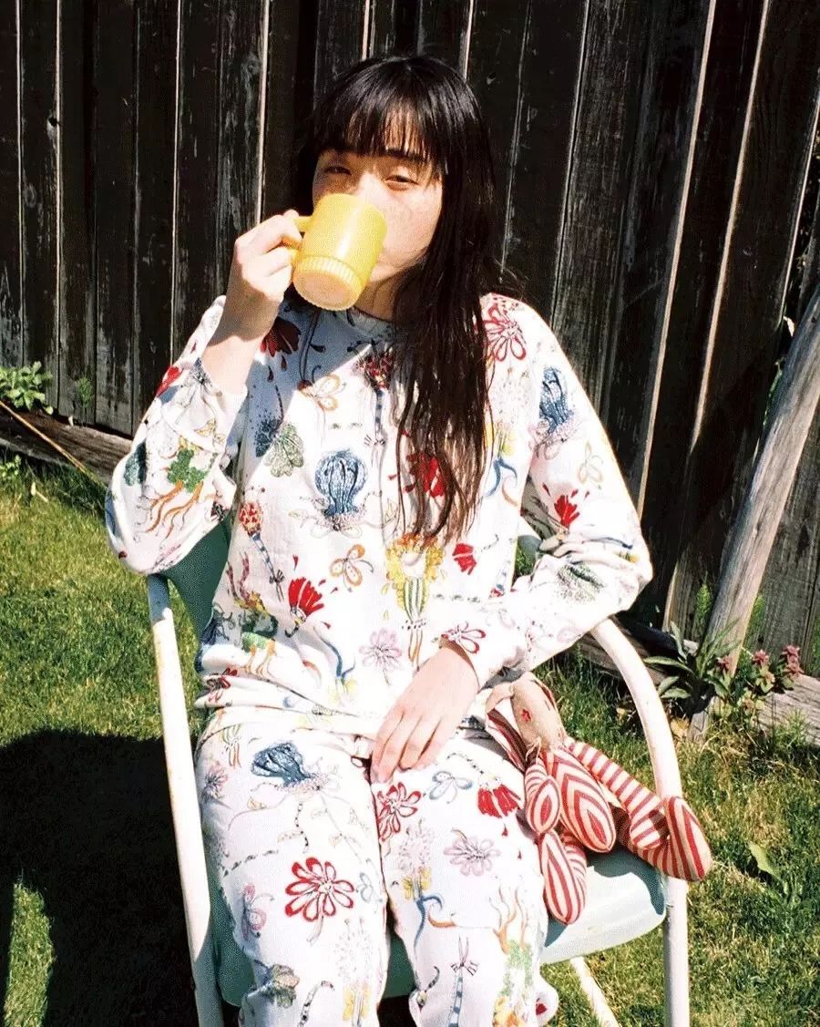 即使不出门也要穿出睡衣的别致,穿睡衣成了一种时尚