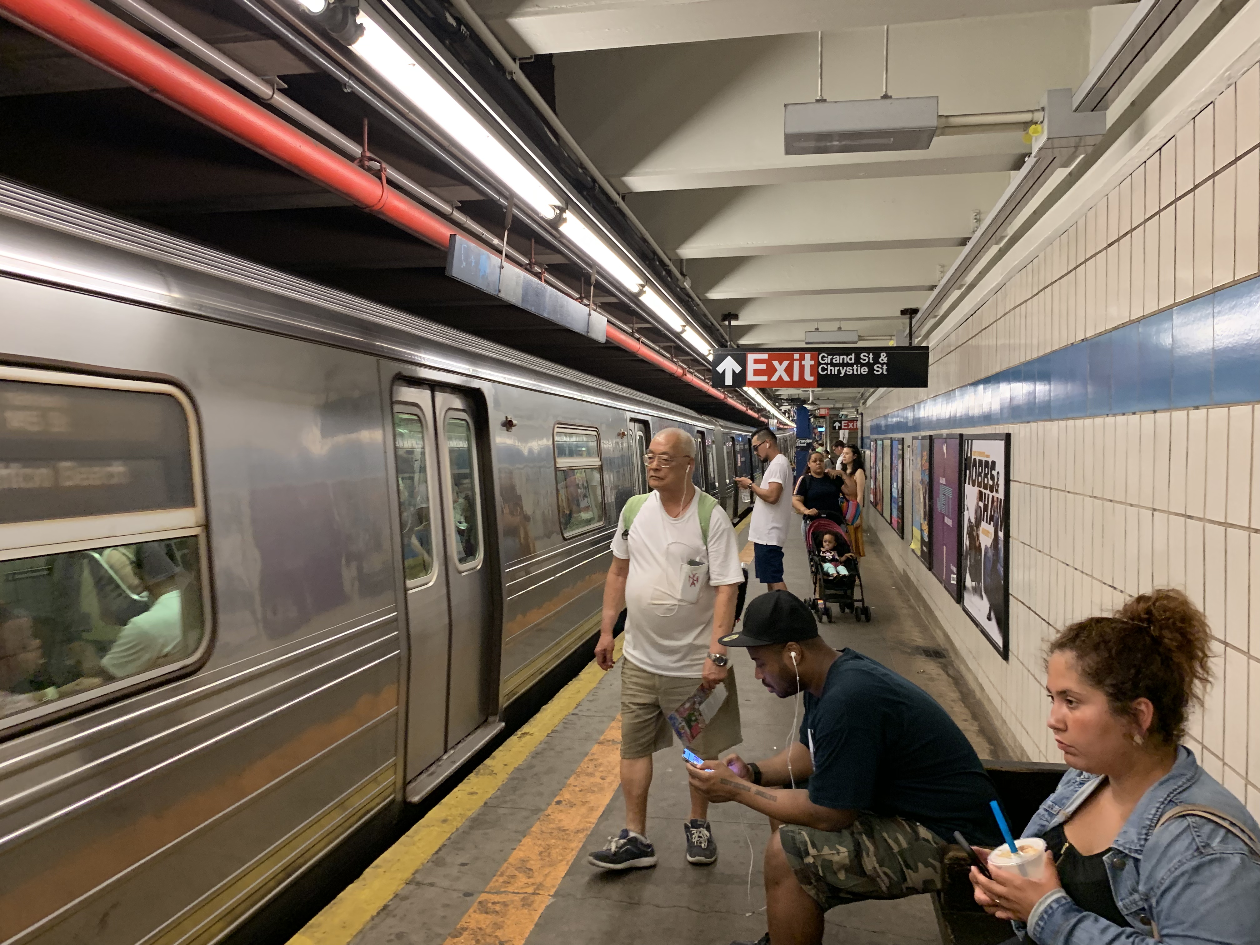 在美国4000美元月收入算高收入吗,月薪4000美元的美国人生活