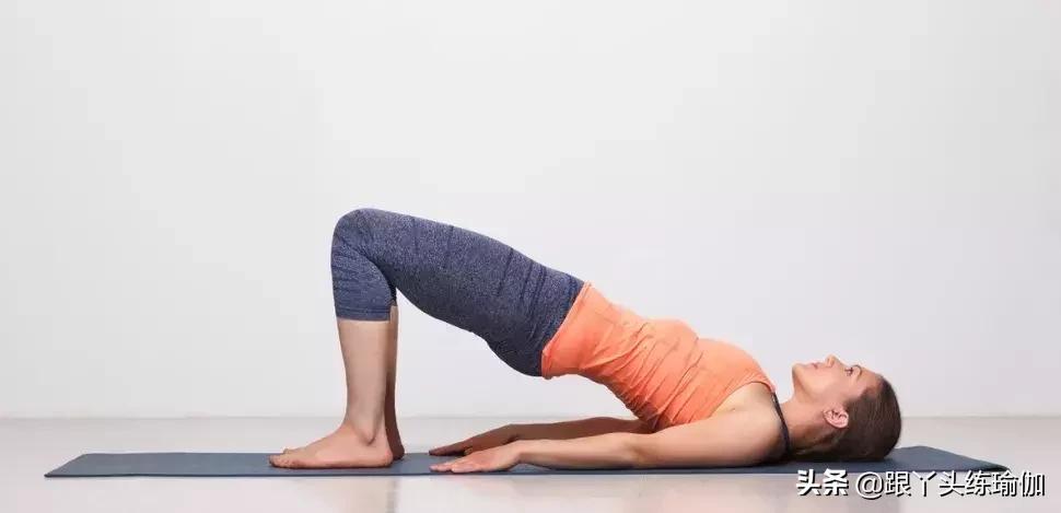 练瑜伽冻龄真实视频,6个经典瑜伽动作瘦全身