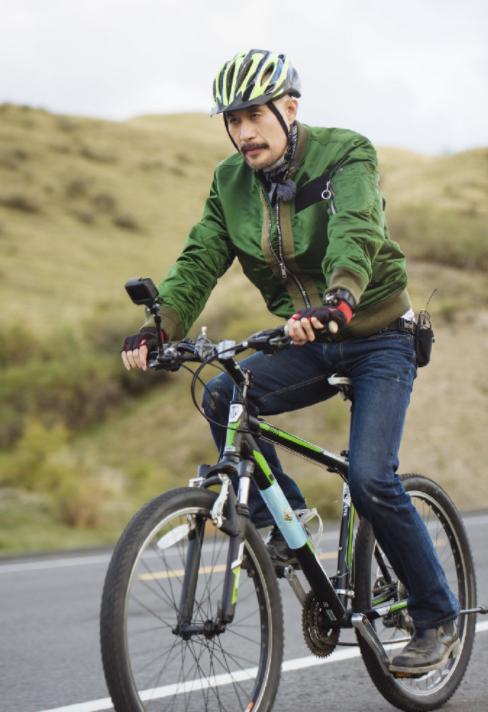 徐锦江皮衣外套,一路成年徐锦江性格