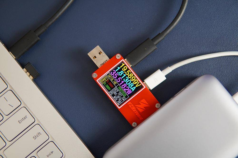 这个移动电源有点“奇葩”，可以给笔记本充电，还能投屏