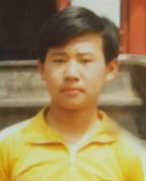 那一年岳云鹏14岁郭德纲26岁,岳云鹏连续13年为郭德纲庆生